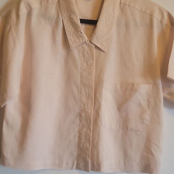 Design Assets Linen pink cropped top size 12. Brocade around neck and middle. - Picture 3 of 4